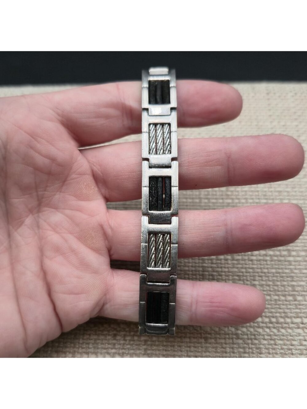8 Inch Stainless Steel Cable and Black Carbon Fiber Inlay Link Bracelet B1557